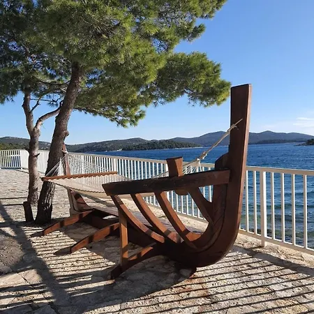 Holiday home Mala Kuca Od Soli Pokraj Mora 4 Osobe Jezera