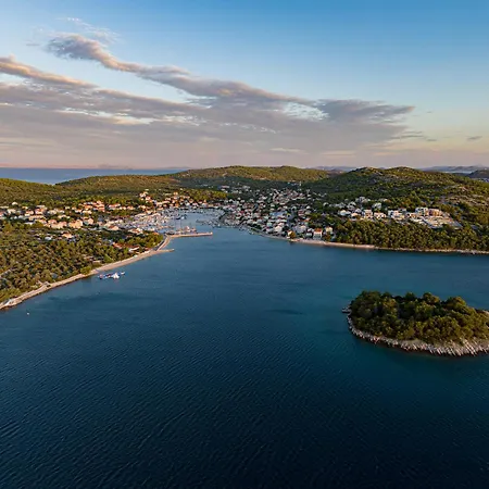 Holiday home Mala Kuca Od Soli Pokraj Mora 4 Osobe