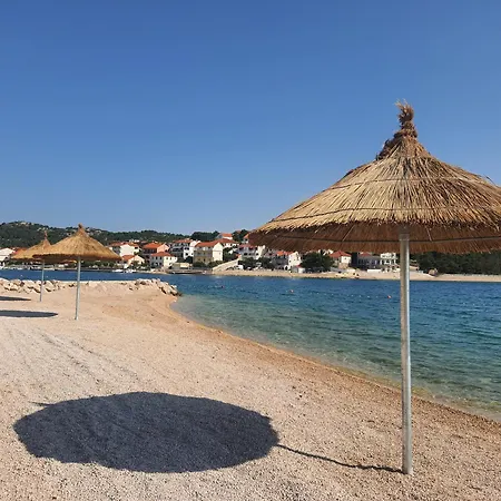 Holiday home Mala Kuca Od Soli Pokraj Mora 4 Osobe