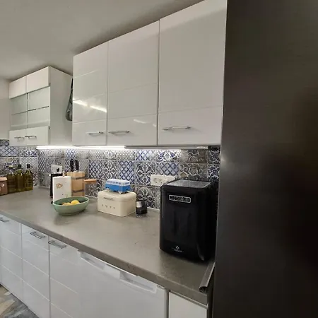 Holiday home Mala Kuca Od Soli Pokraj Mora 4 Osobe