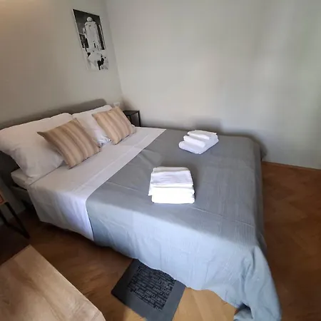 Mala Kuca Od Soli Pokraj Mora 4 Osobe Jezera