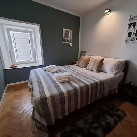 Mala Kuca Od Soli Pokraj Mora 4 Osobe *