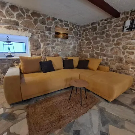 Mala Kuca Od Soli Pokraj Mora 4 Osobe